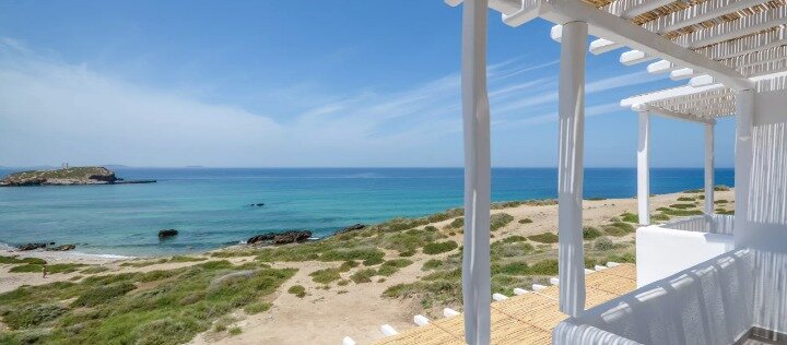 naxos race rooms